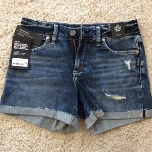 Silver Jeans Suki curvy fit mid rise short size 26